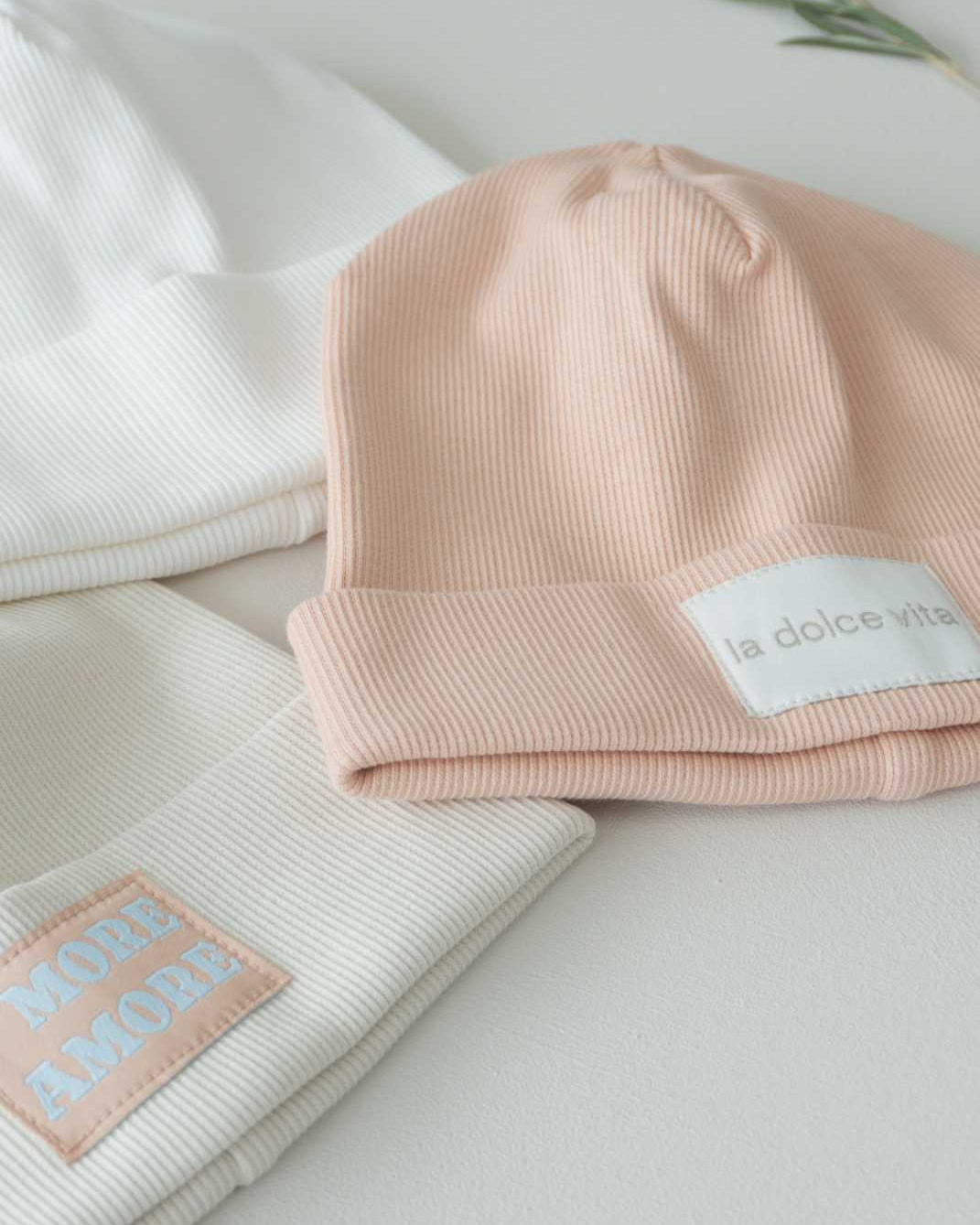 More Amore Beanie Oat