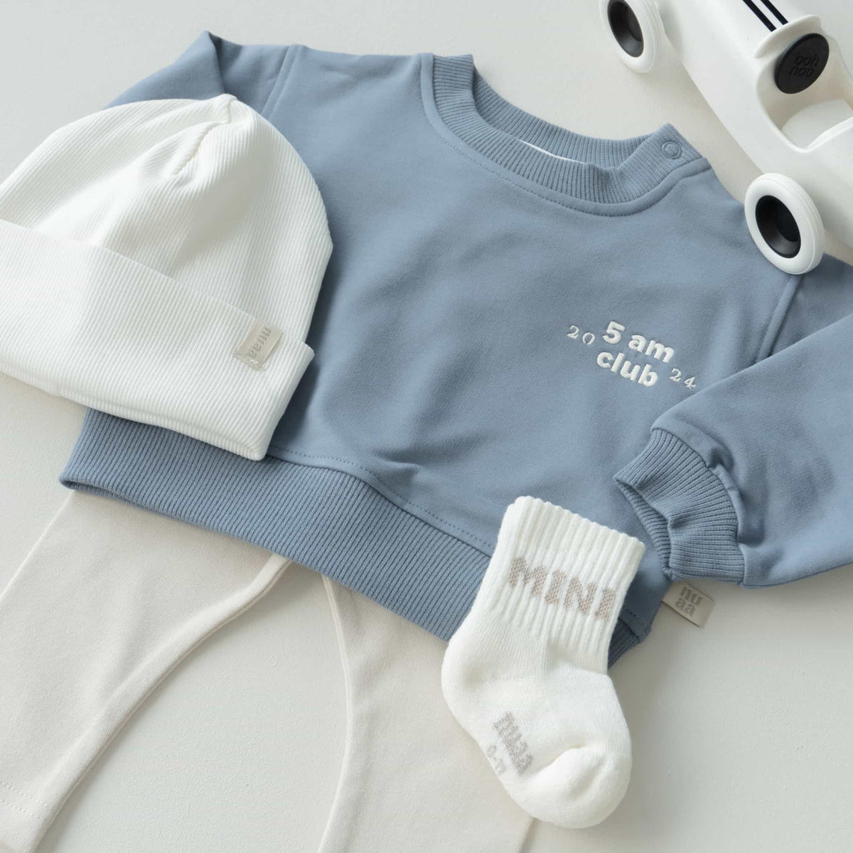 Pre-Loved: 5 am Club Est. 2024 Sweater Bluestone