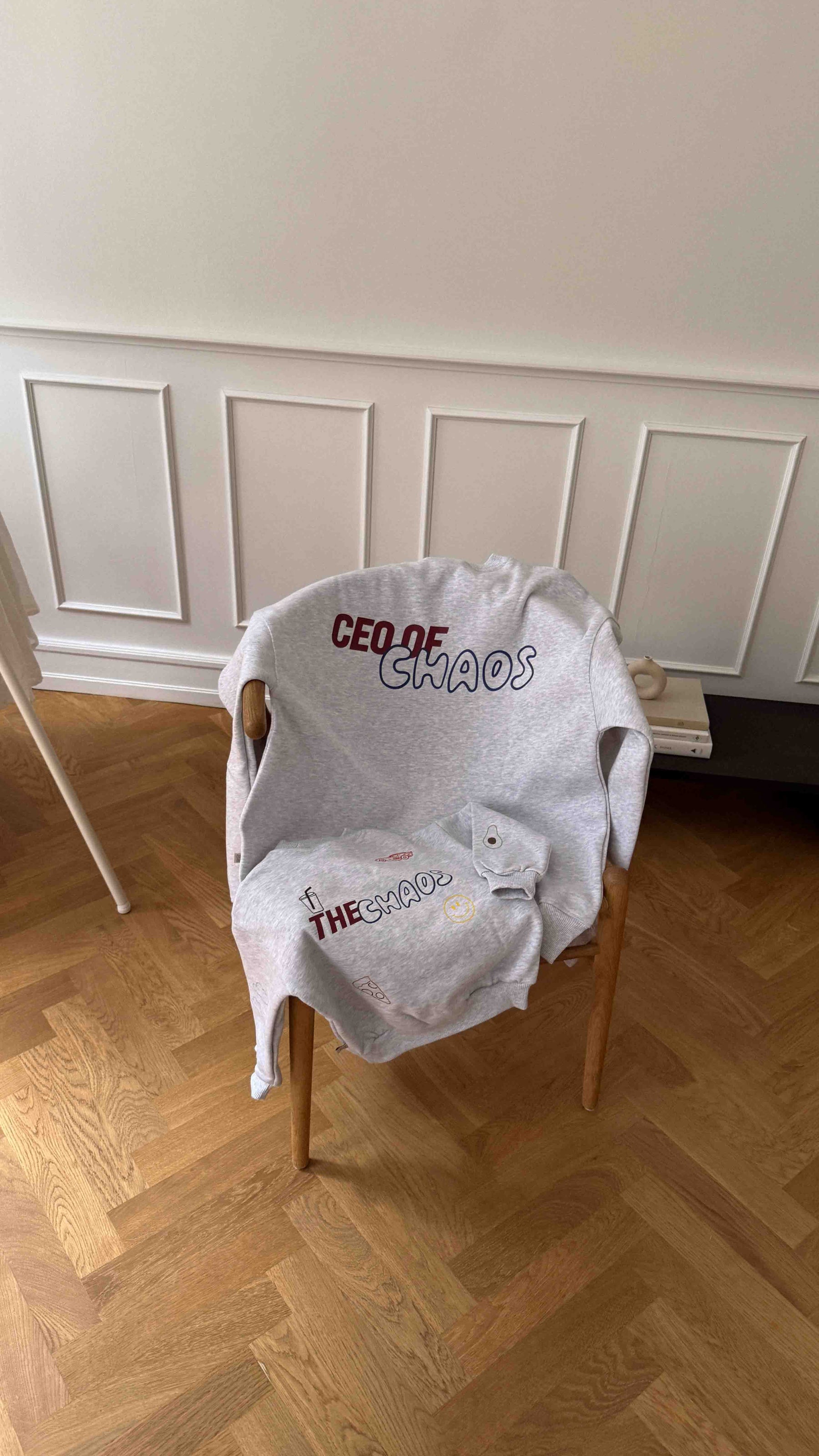 nuaa CEO of Chaos Herren Sweater in Grey Melange – Partnerlook, Ansicht 4