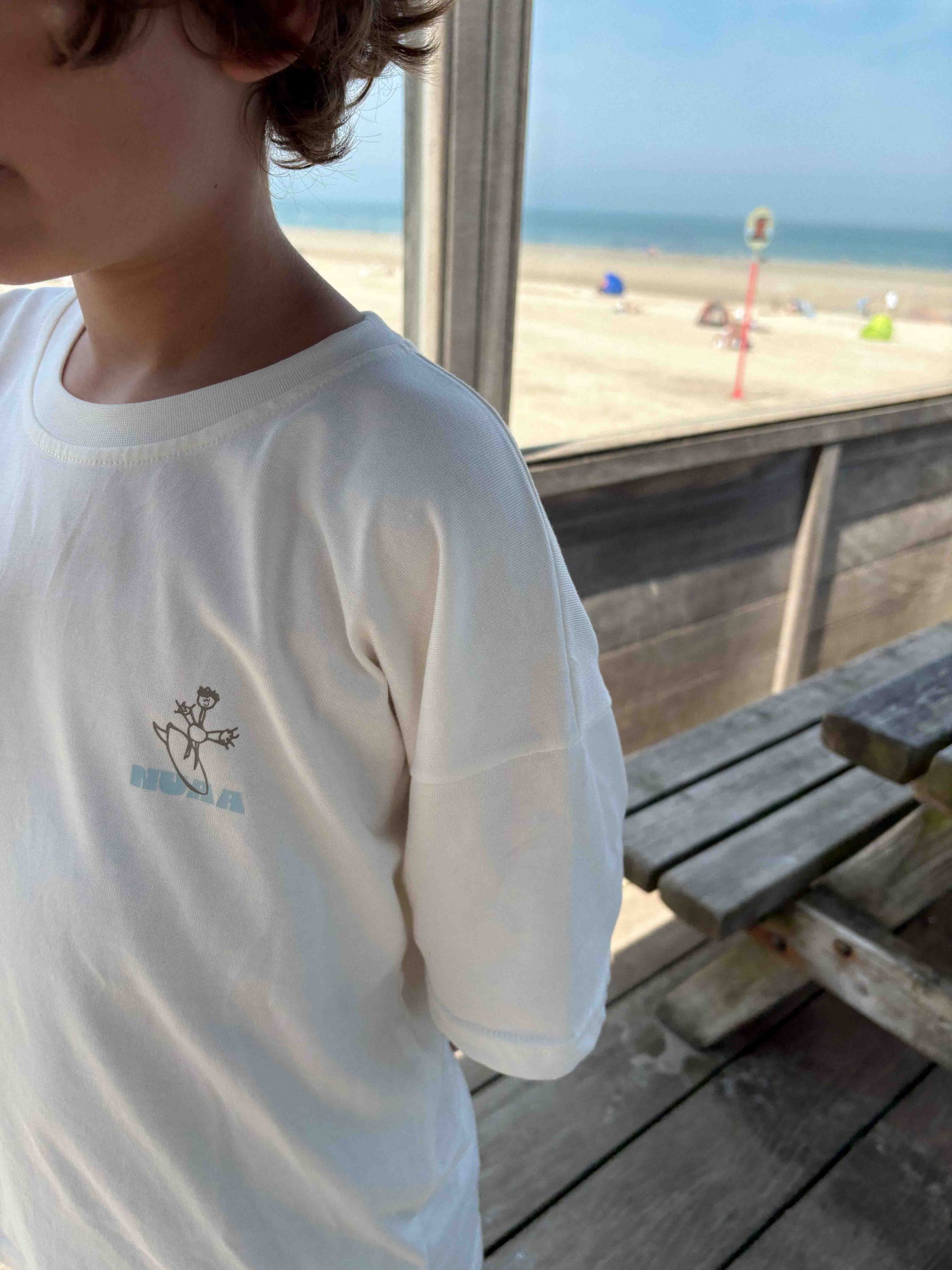 nuaa Beach Is Calling Kids T-Shirt in Soft White – Partnerlook, Ansicht 6